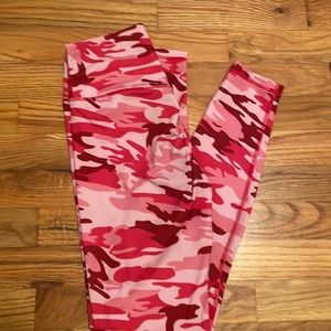 Women’s pink camo leggings